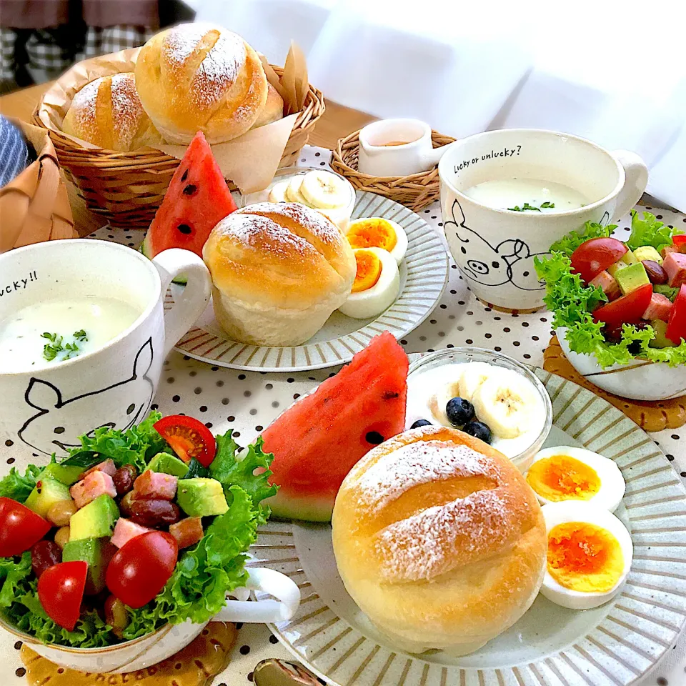 Snapdishの料理写真:ふんわりミルクパンであさごパン🥛🍞🍴|mou mouさん