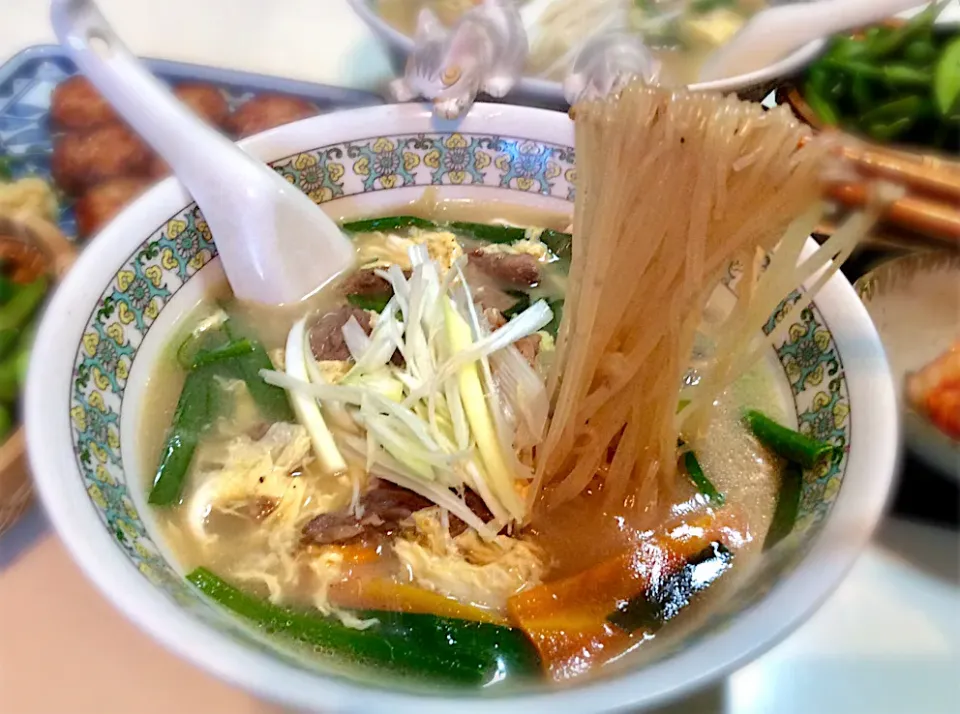 Snapdishの料理写真:お家で初！ コムタン麺。牛テールからでなくレトルトをアレンジで。|Takeshi  Nagakiさん