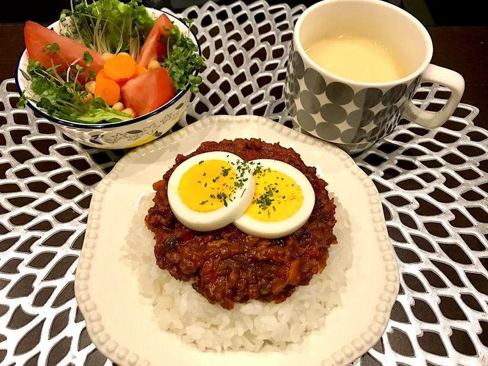 Snapdishの料理写真:ドライカレー、大根とじゃがいものポタージュ|Aさん