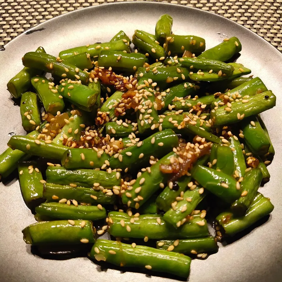 DINNER: stir-fried green beans in sesame oil and sprinkled with sesame seeds 😃|shehphさん