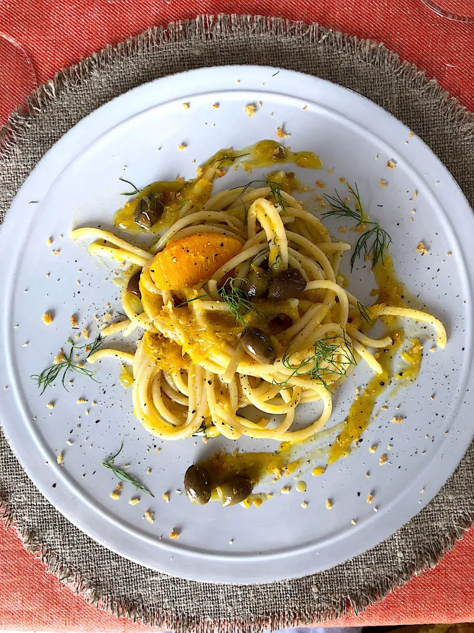 Spaghettoni all’arancia, acciughe, olive e finocchietto🇮🇹|aястасияさん