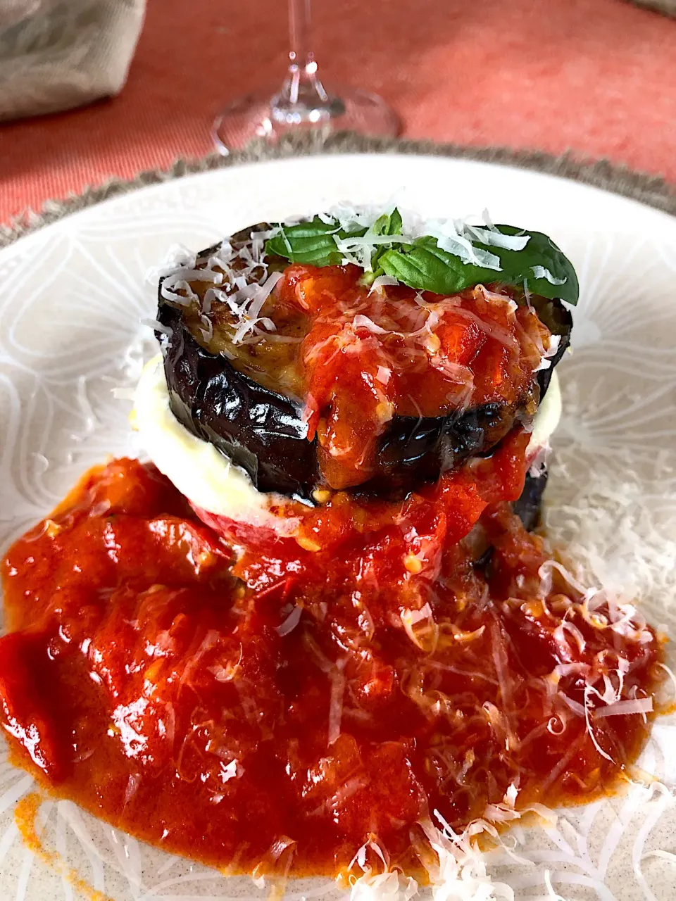 Snapdishの料理写真:Torre di melanzane e mozzarella con salsa di pomodoro🇮🇹|aястасияさん