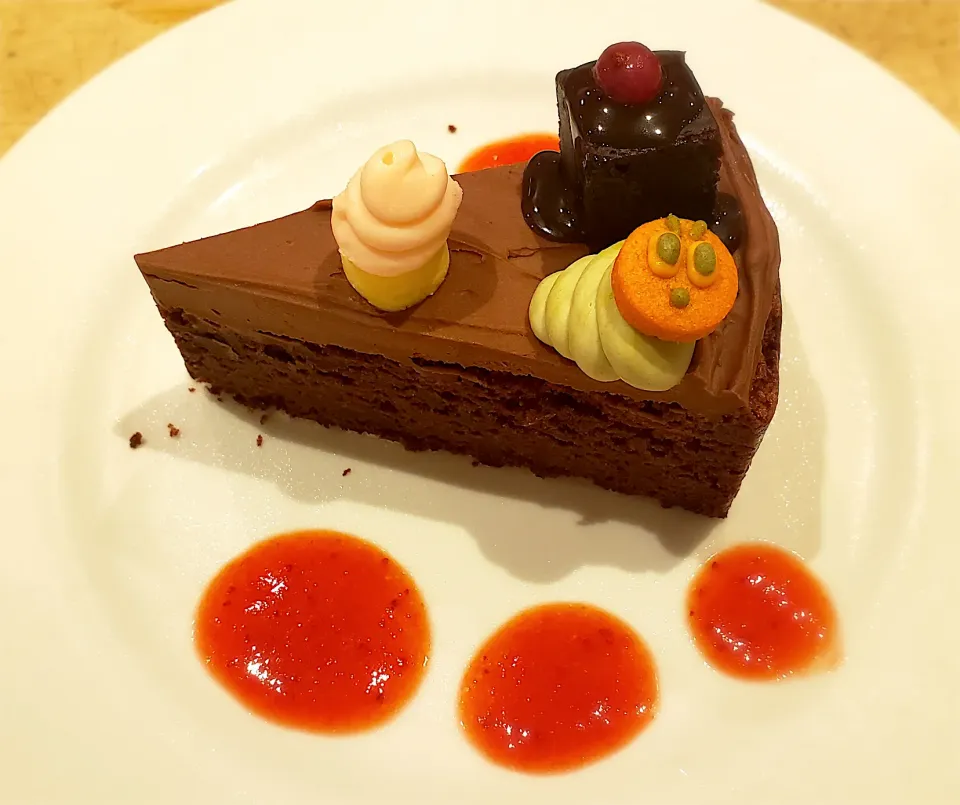 はらぺこあおむしカフェのケーキ|とりさん