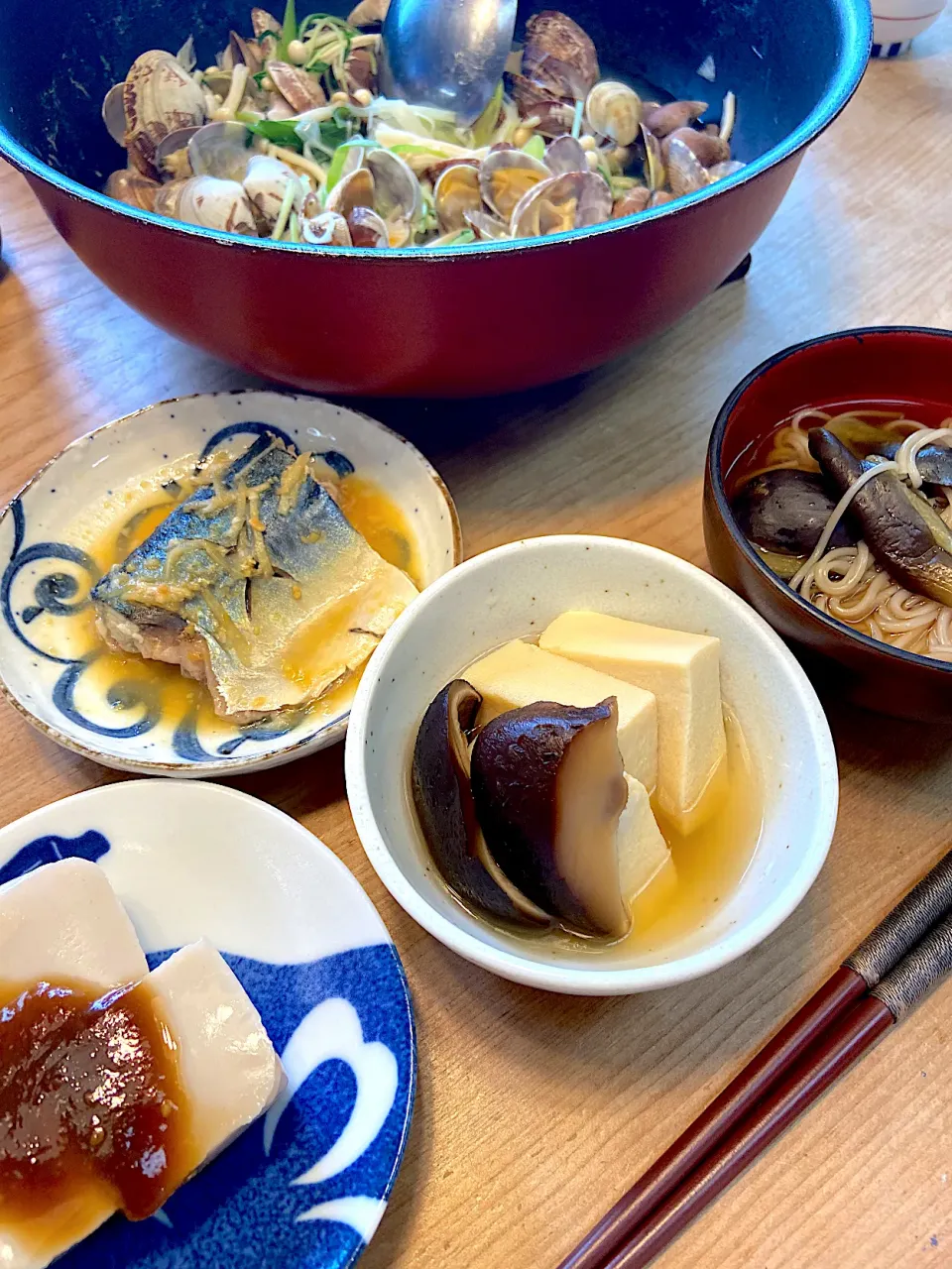 鯖の味噌煮、胡麻豆腐、高野豆腐と椎茸の煮物、茄子と素麺✨|てんてんさん