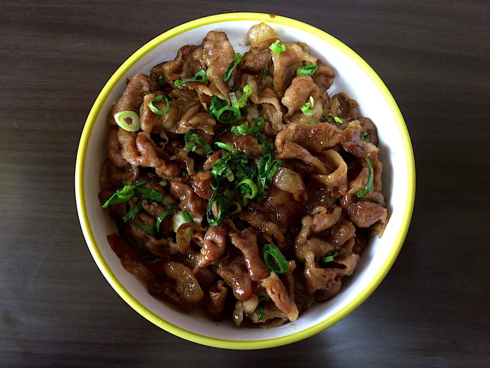 牛肉バラ焼肉丼|ばーさんさん