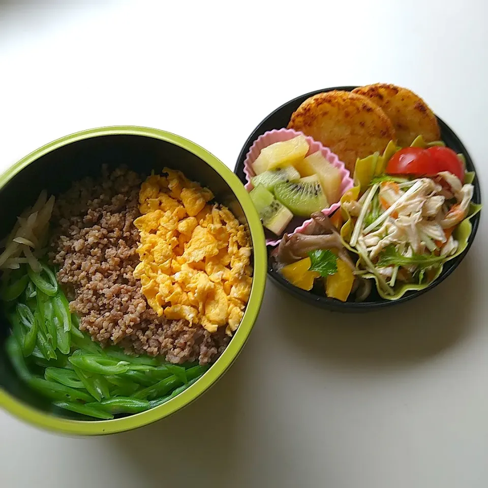 Snapdishの料理写真:夫 お弁当
三色丼|まめころさん