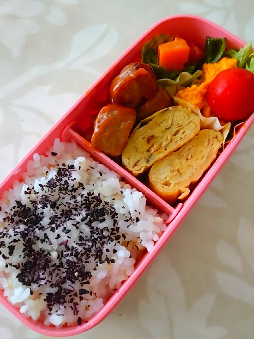 Snapdishの料理写真:私のお弁当

卵焼きとミートボール
他、残り物|🍒ふみりん🍒さん