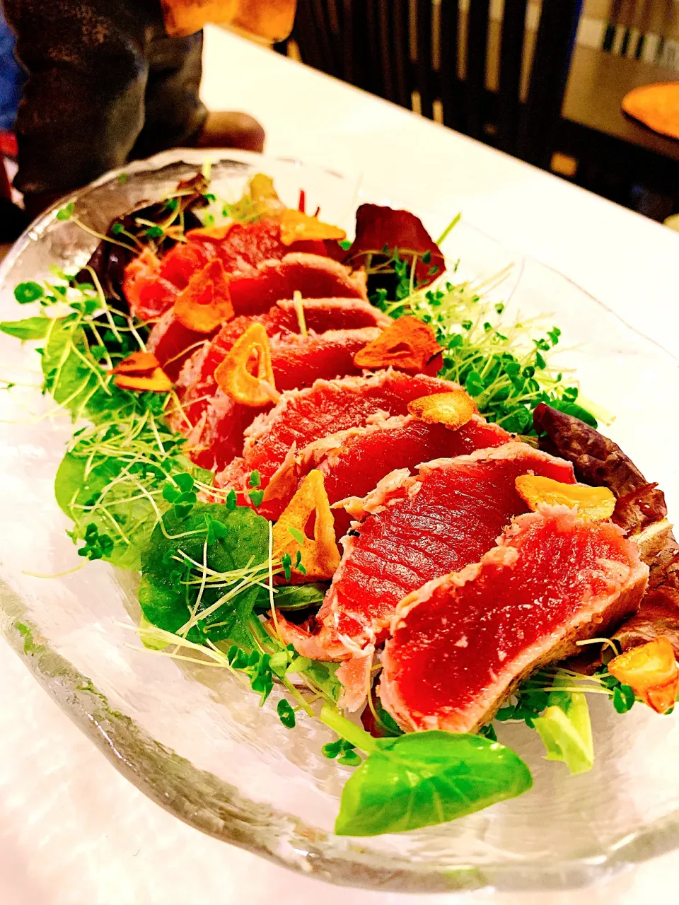 めるぼ💟さんの料理 Tuna Sashimi steak salad🍣🍋🍃
丸ごとまぐろさくに塩・ペッパーして
ガーリックオイルでサッと焼いたツナステーキをスライスしてサラダに♪♪
花金花金〜🤗❤💕💖カンパーイ♪♪|Fumiko Aburataniさん