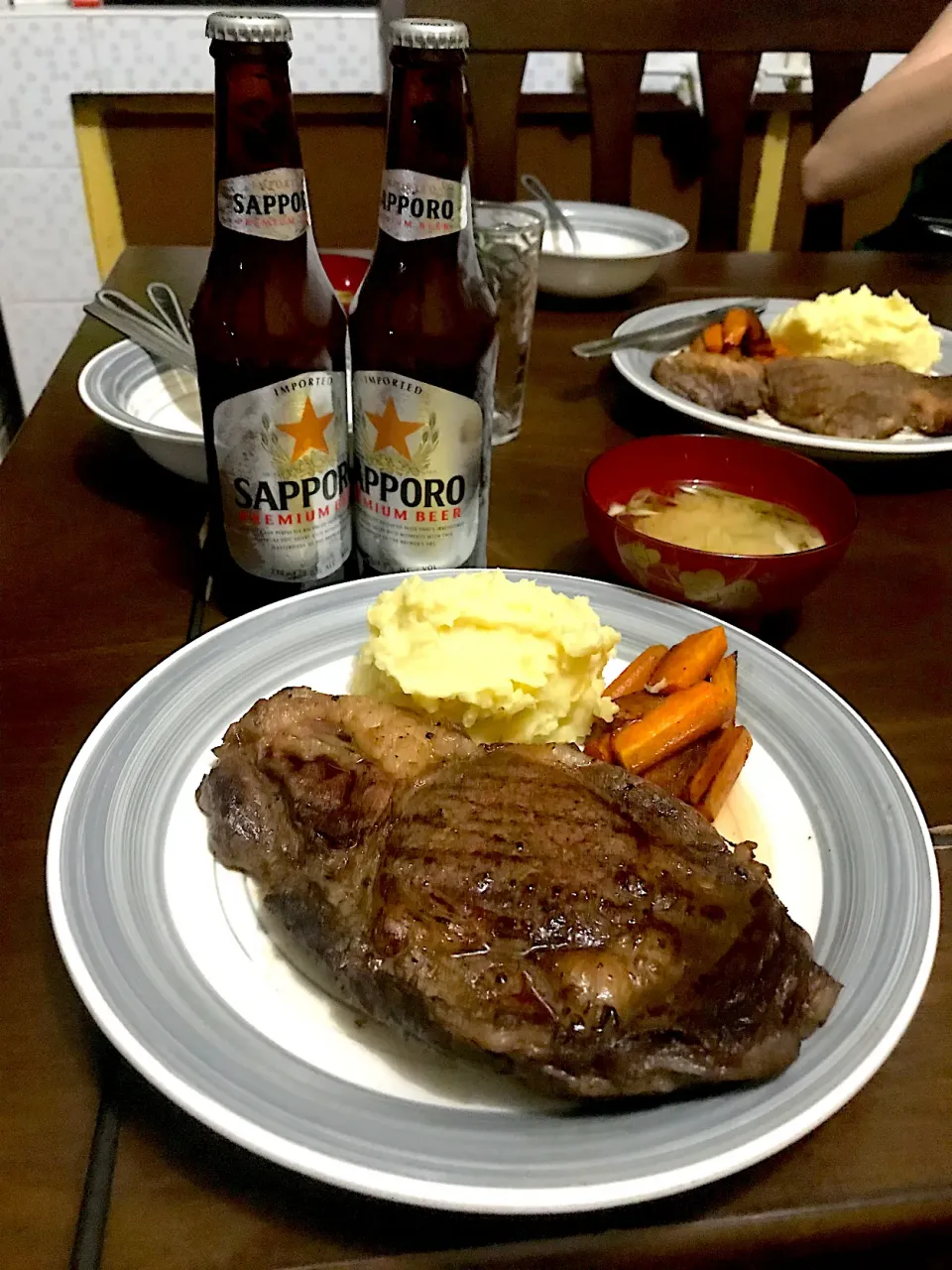 Rare rib eye steak with mashed potato|aiko takagiさん