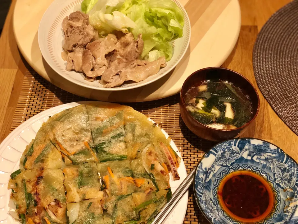 Snapdishの料理写真:チヂミ、生姜焼き、わかめスープ|じょんさん