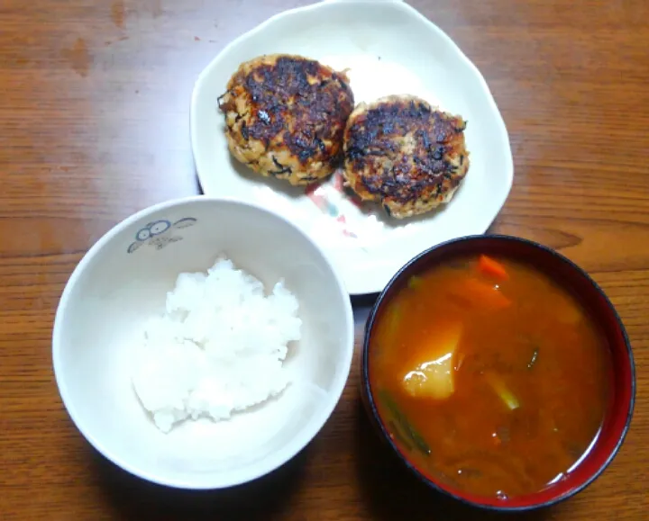 ７月６日　ひじきの煮物でハンバーグ　野菜たっぷりお味噌汁|いもこ。さん