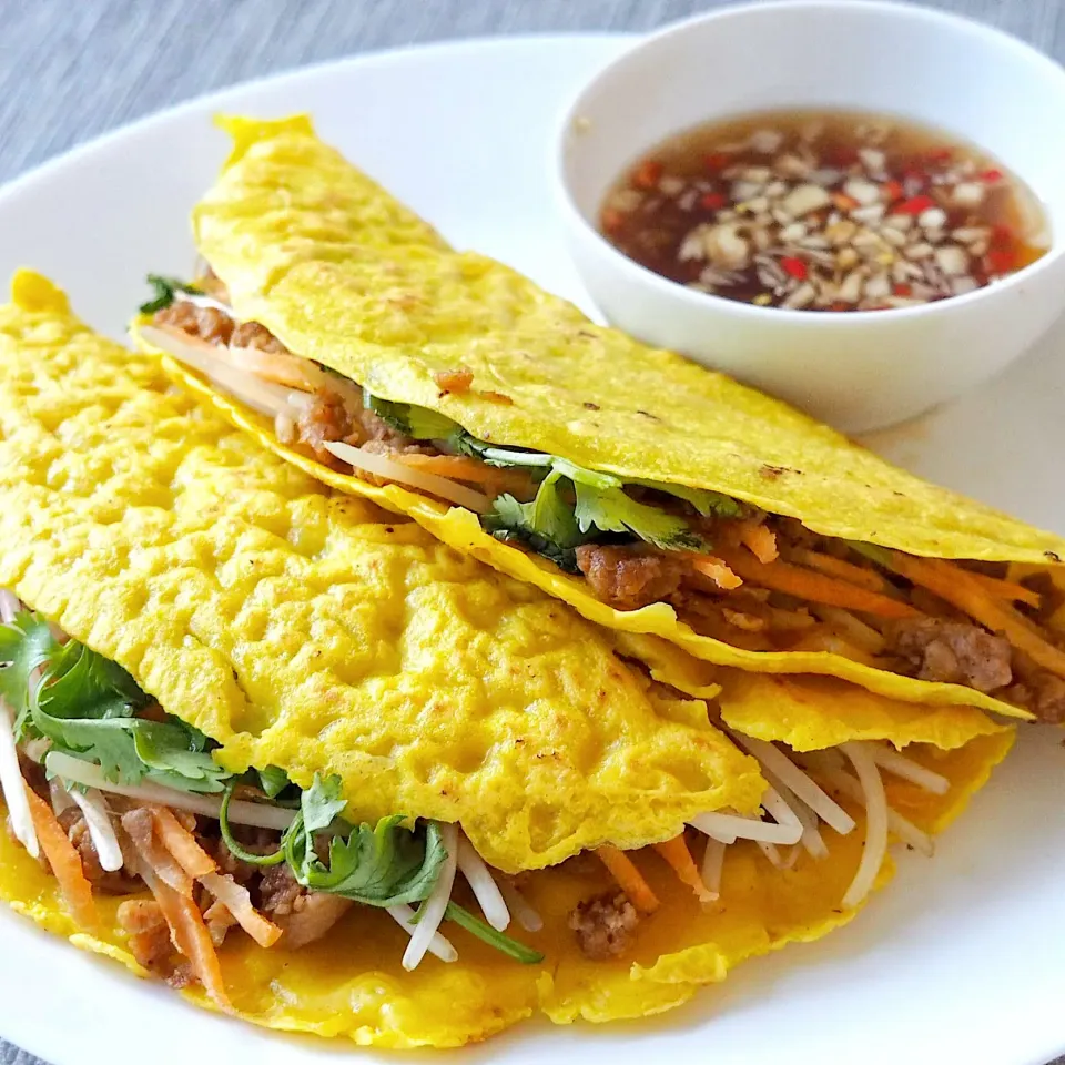 Snapdishの料理写真:Vietnamese Sizzling Crepe (bành xèo) with omni pork|Misstyさん