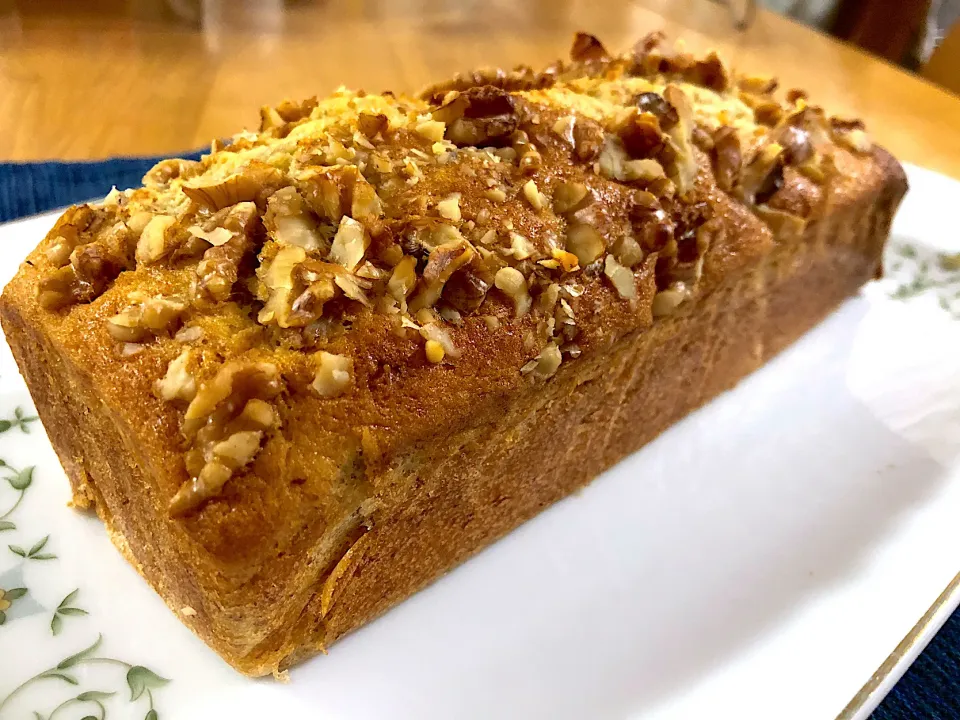 Snapdishの料理写真:banana cake with walnuts :)|Len(^_−)−☆さん