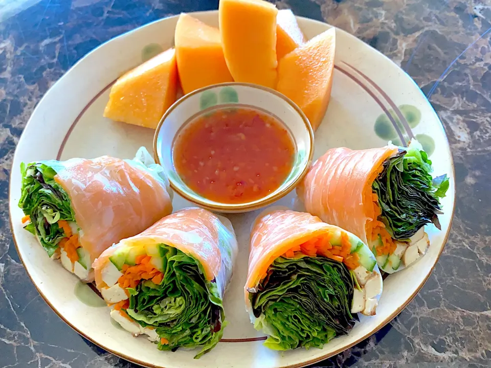 Smoked salmon and tofu spring rolls|jenny belcherさん