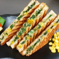 Snapdishの料理写真:Cheesy Spinach Corn Sandwich|Desithaathさん