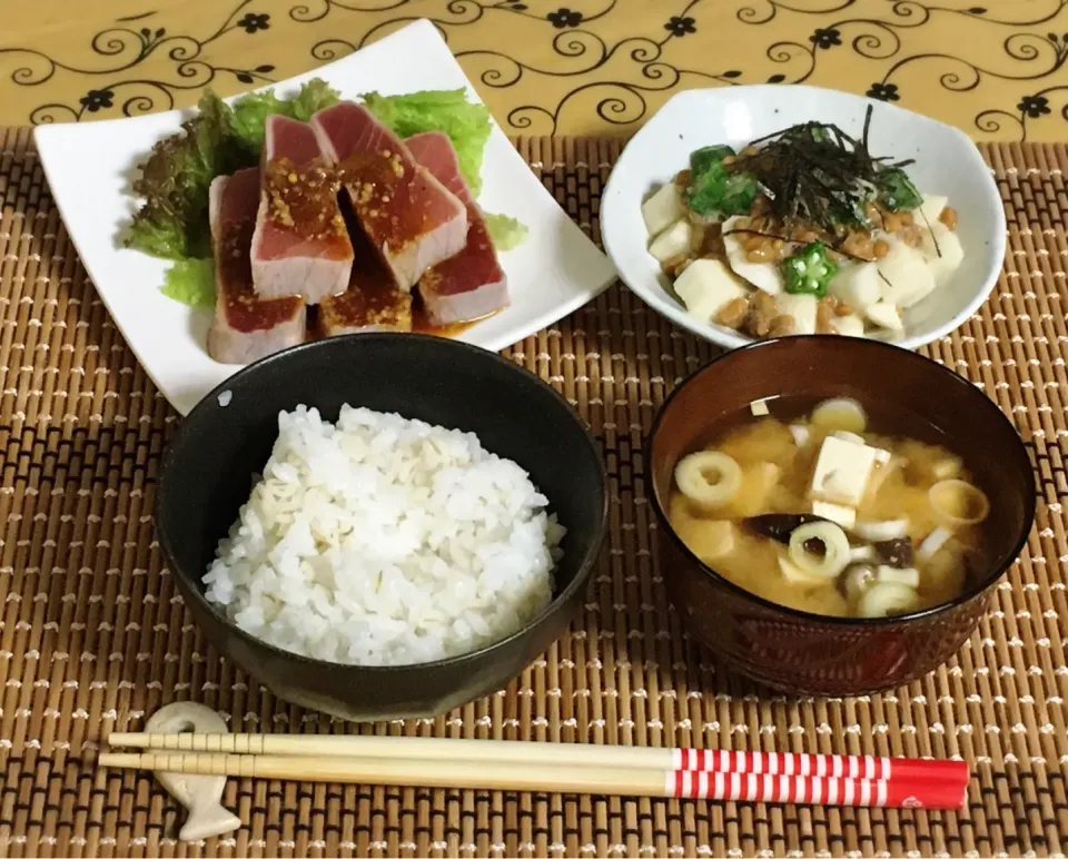 Snapdishの料理写真:マグロのガーリックステーキで夕飯|チムニーさん