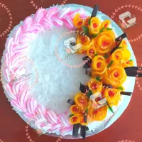 Vanilla sponge cake covered with whip cream, topped with fresh grated coconut and peach roses|La Douce Sucrièreさん