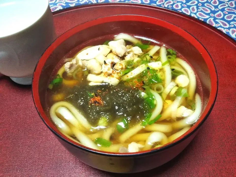 よねばーばの朝ごはん
大雨警報が出て大変、
鶏かしわととろろ昆布の温かいうどん、|yoneばーばさん