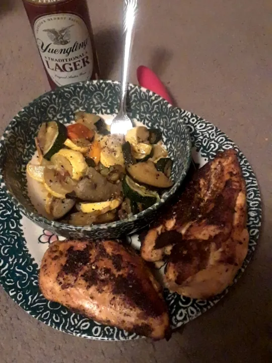 seared chicken breast and sauteed vegetables in butter and garlic and olive oil|Lou S. Alexanderさん