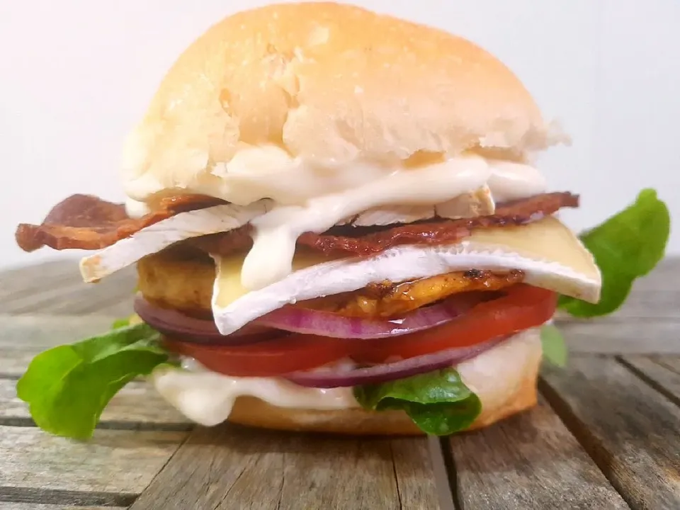 Grilled Chicken Brie Burger|Kimboさん