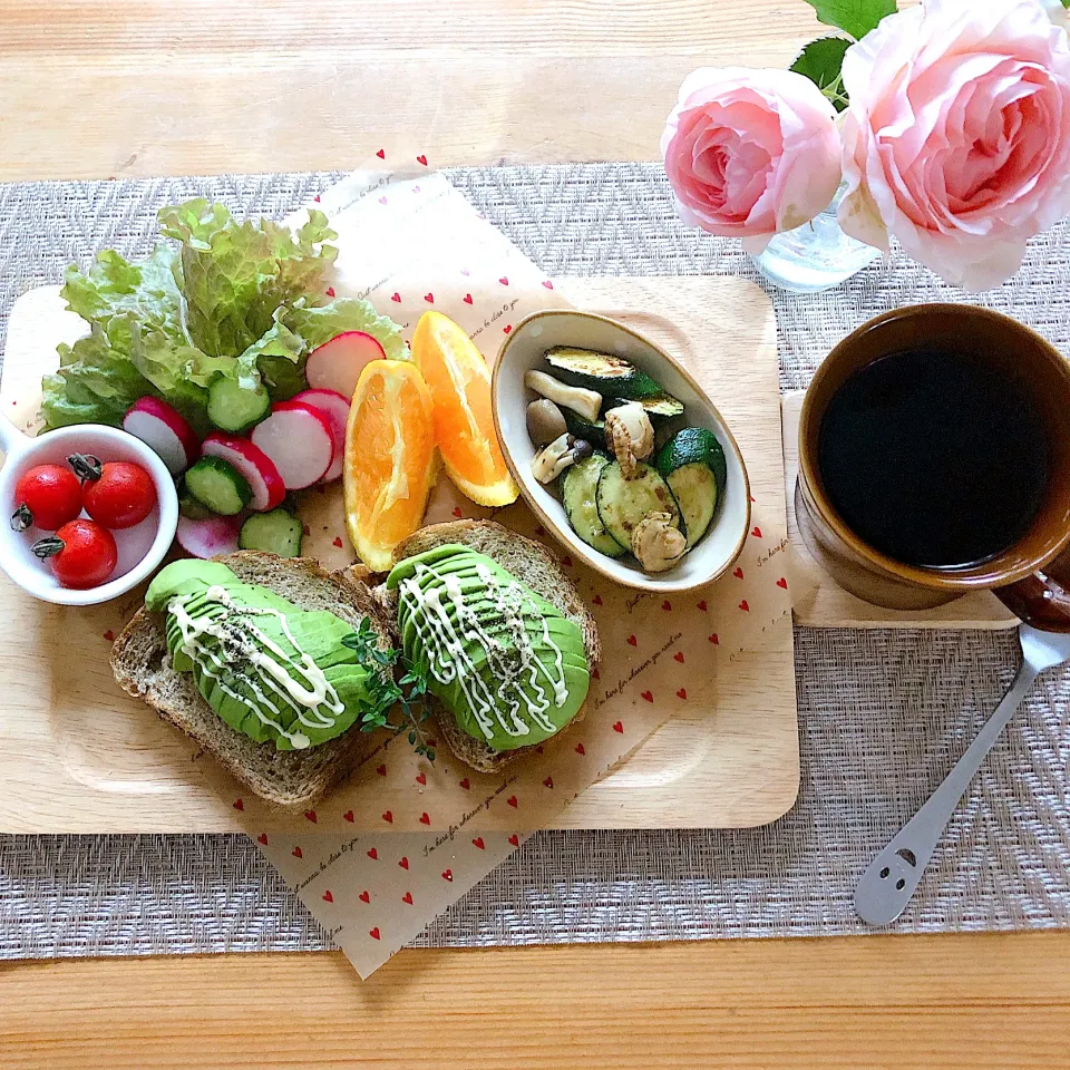 おうちカフェ自宅の庭でズッキーニ収穫のモーニング☕️|Happy suzumeさん