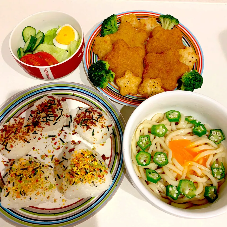 夜ご飯☺︎おにぎり☆釜玉うどん☆星コロッケ＆ポテト☆サラダ|とまこ(*^o^*)さん