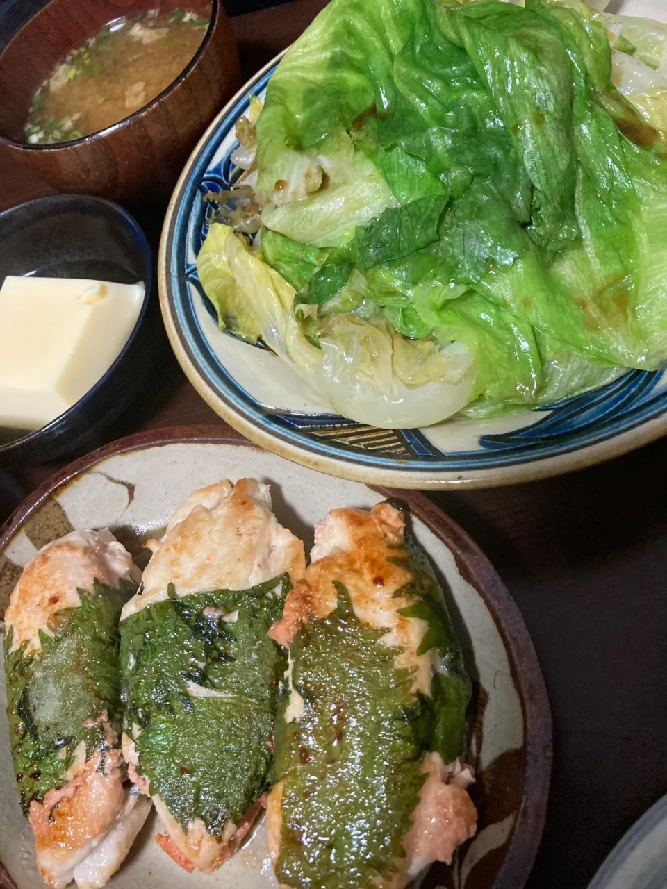 Snapdishの料理写真:7月7日晩ご飯。ぞうさんのお台所さんのしゃぶしゃぶレタス、ささみの大葉明太挟み焼き、たまごとうふ、お味噌汁。しゃぶしゃぶレタスは一玉ペロッと食べられました😄|あやさん