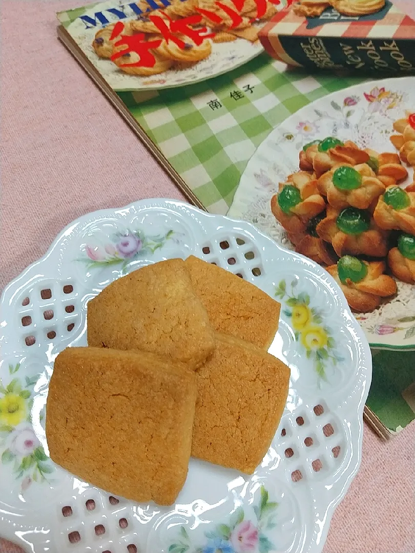 ☆今日のおやつ☆　娘手作りクッキー　
すご〜く懐かしい味😋|hamamaさん