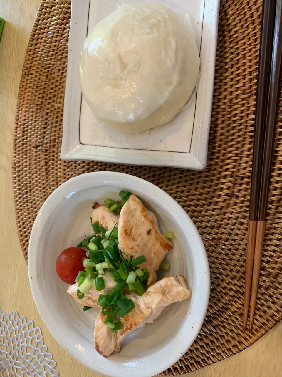 蓬莱の豚まんとパパッとつゆと生姜に漬け込んだ鶏肉|ファニーさん