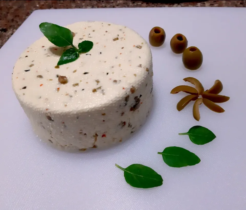 Snapdishの料理写真:Queso de aceitunas.|Yaribel Abadさん