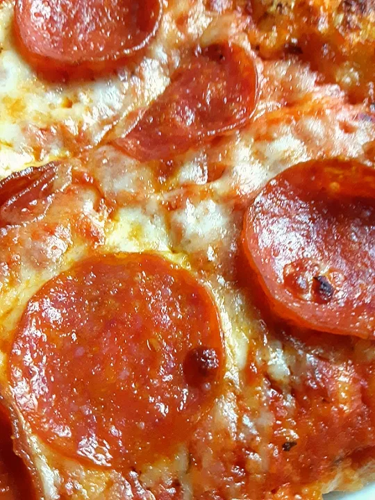 Costco Pepperoni Pizza|Hannah Muscaraさん