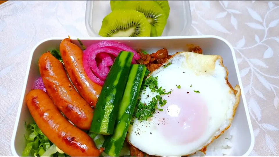 7/8のお弁当🍱
大豆のお肉で ドライカレー🍛|卯月さん