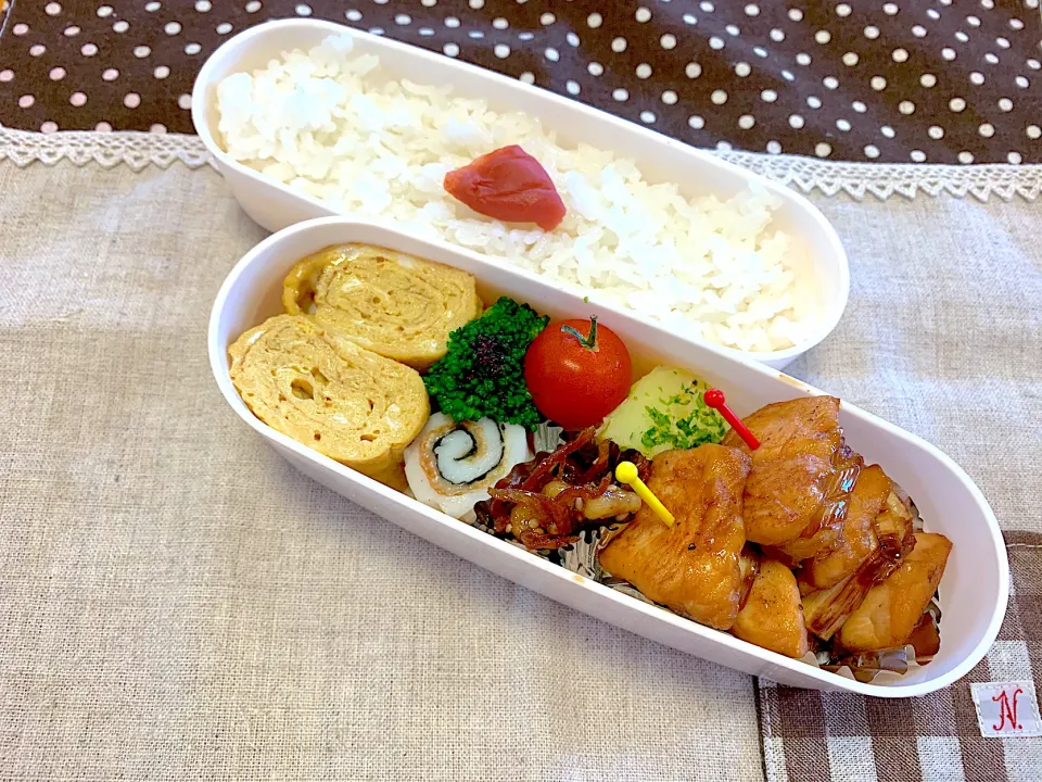 焼き鳥🐓卵焼き🍳竹輪海苔チーズ🧀🌀くるみ小魚佃煮😆蒸かし芋🥔🥦🍅🍚|あやこさん