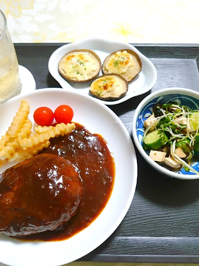 夕ごはんはこれ！

ハンバーグ
しいたけマヨネーズ焼き|🍒ふみりん🍒さん