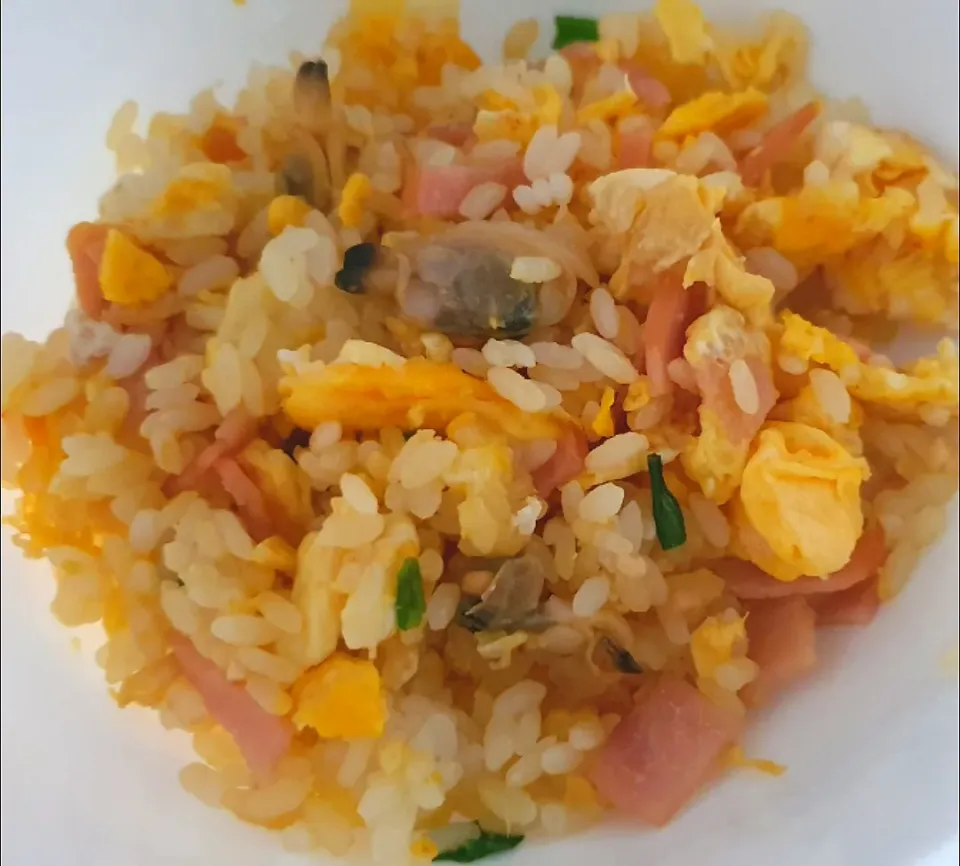 Snapdishの料理写真:Garlic Butter Fried Rice with Clams Ham Eggs🥰|🌷lynnlicious🌷さん