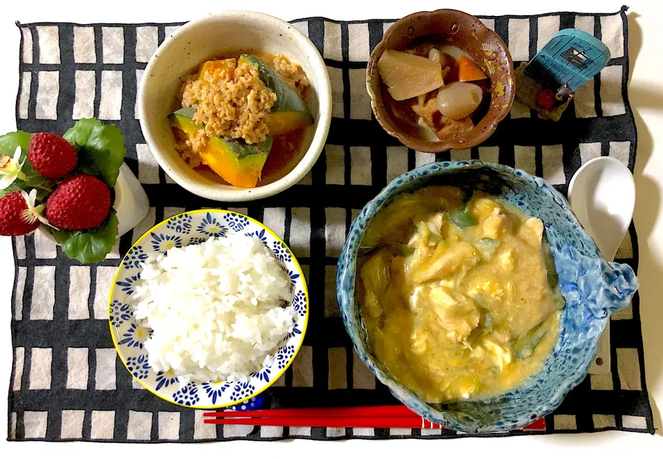 Snapdishの料理写真:鶏胸肉の親子煮、根菜類の煮物、かぼちゃの味噌そぼろがけ|syamさん