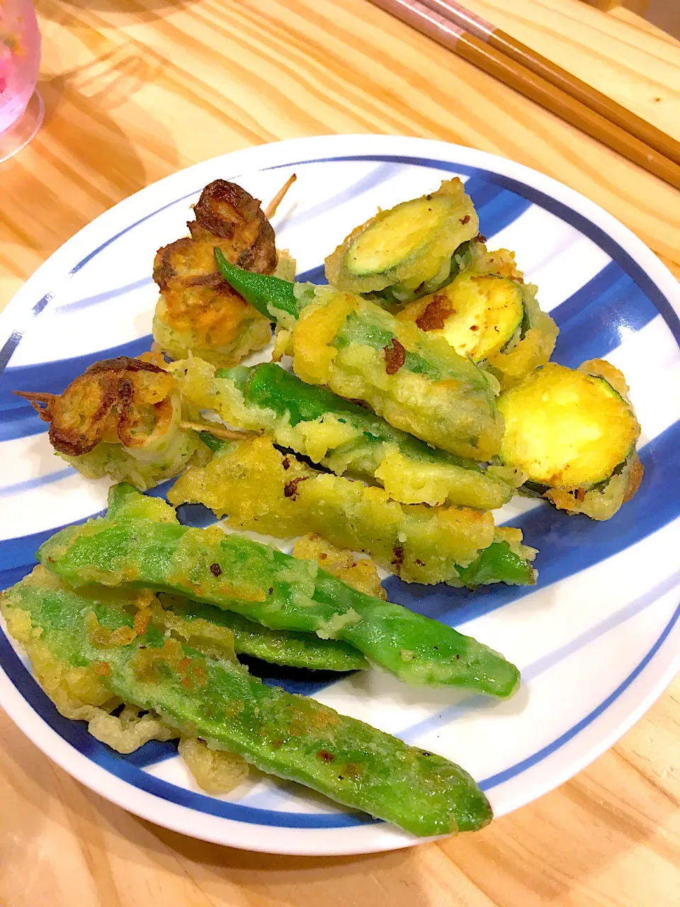 Snapdishの料理写真:実家の採れたて野菜で天ぷら☆|あーさん