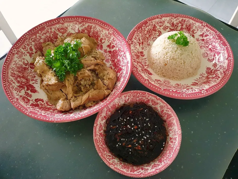 Snapdishの料理写真:Rice Cooker Chicken Rice|envymaqueenさん