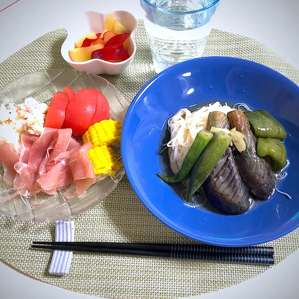 Snapdishの料理写真:7/8晩ご飯：夏野菜の揚げ浸しそうめん|ななみんさん