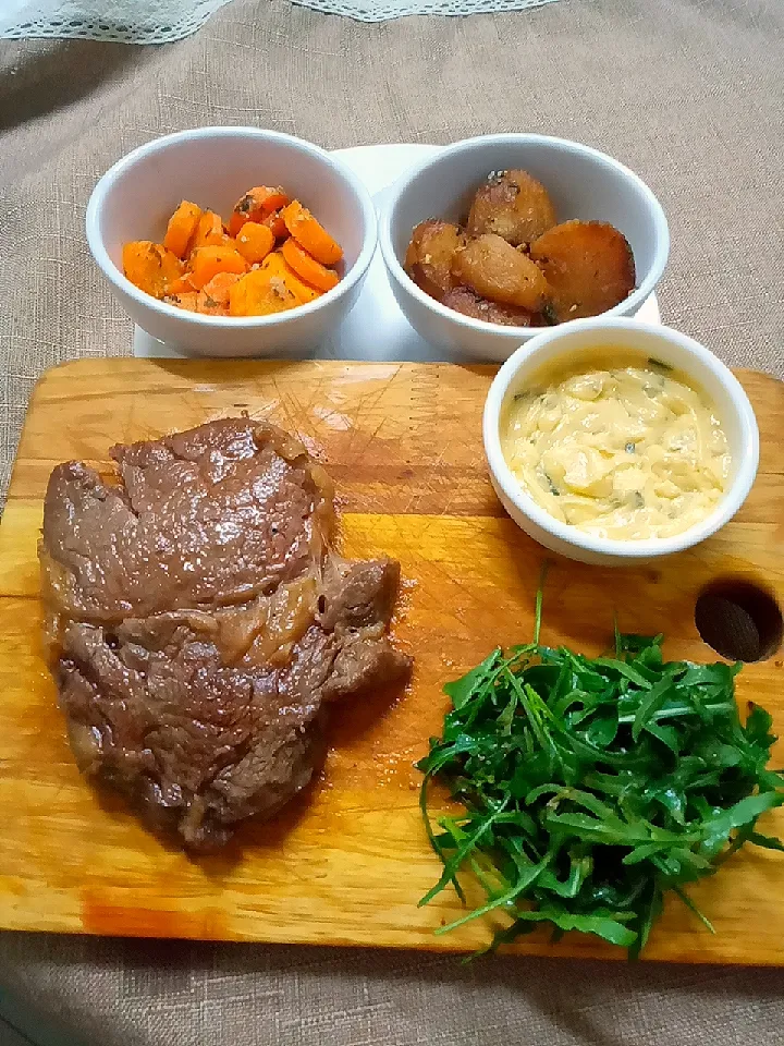 australian beef ribeye with bearnaise sauce, sauteed potatoes and carrots|chezgastonklさん