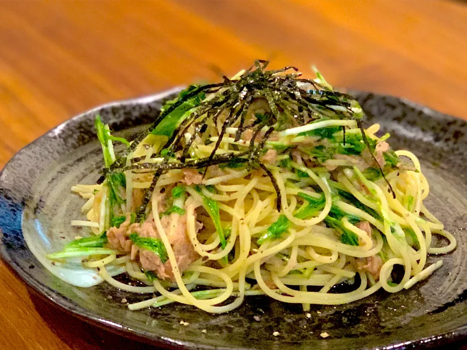 Snapdishの料理写真:和えるだけ簡単　水菜とツナの和風パスタ|ふくすけ食堂さん