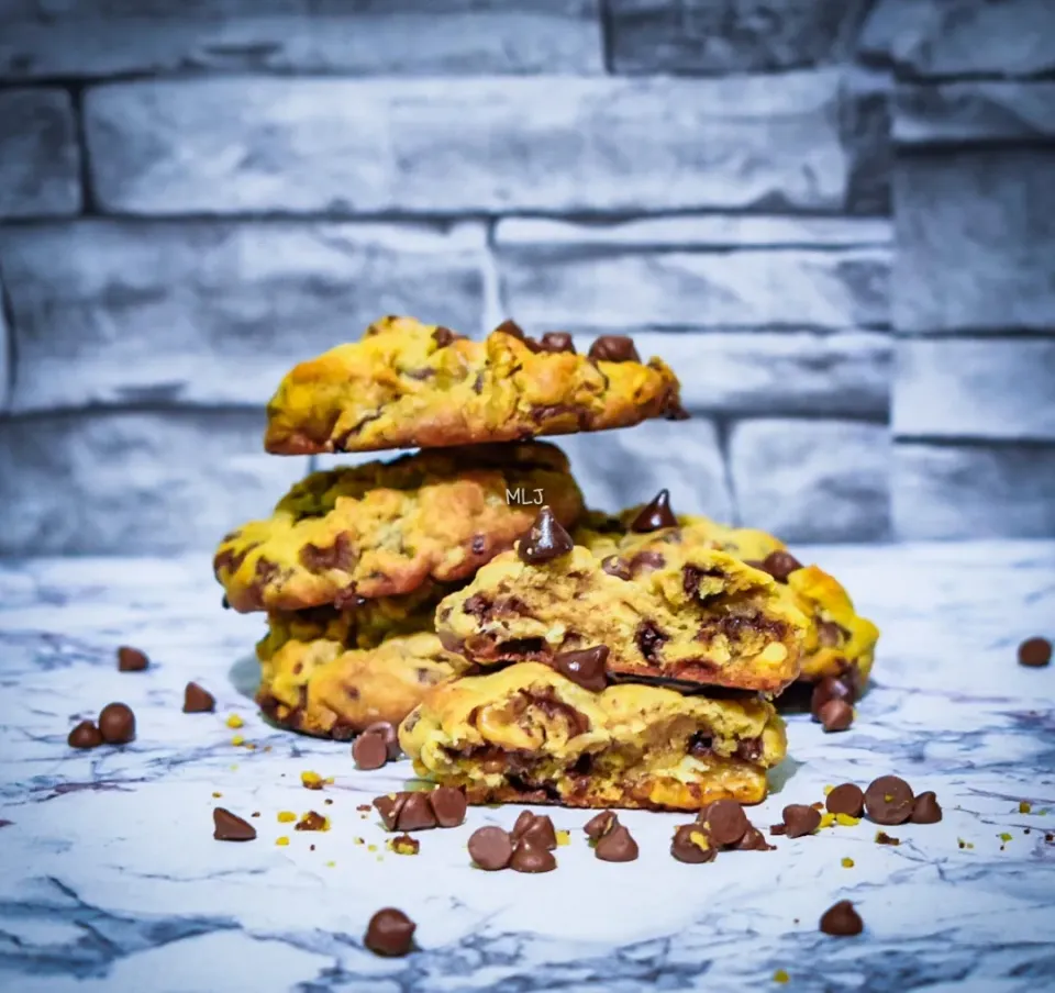 Dark Chocolate Chip cookies with walnuts! 😋🍪 Been trying my best to perfect this cookie and I can say that I am half way there 😅|Just Margaretteさん