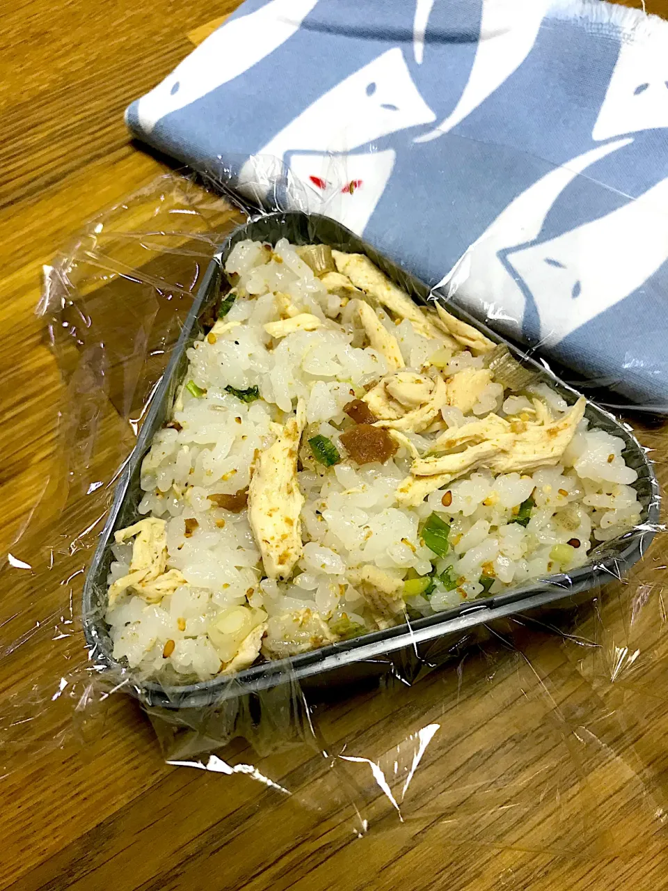 Snapdishの料理写真:夏の梅ささみDX！混ぜ込みおむすび🍙|morimi32さん