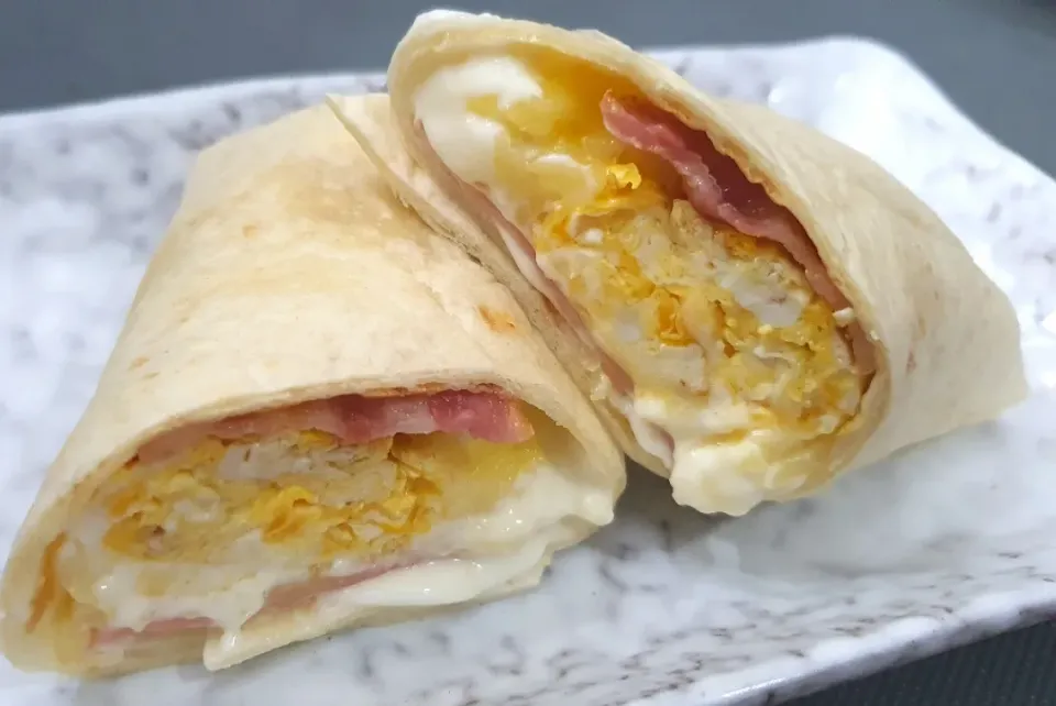 Good Morning 😍🥰😚 🍀🧀🥓🍳🌯☕
Bacon Ham Egg Mayo Mozzarella Wrap|🌷lynnlicious🌷さん