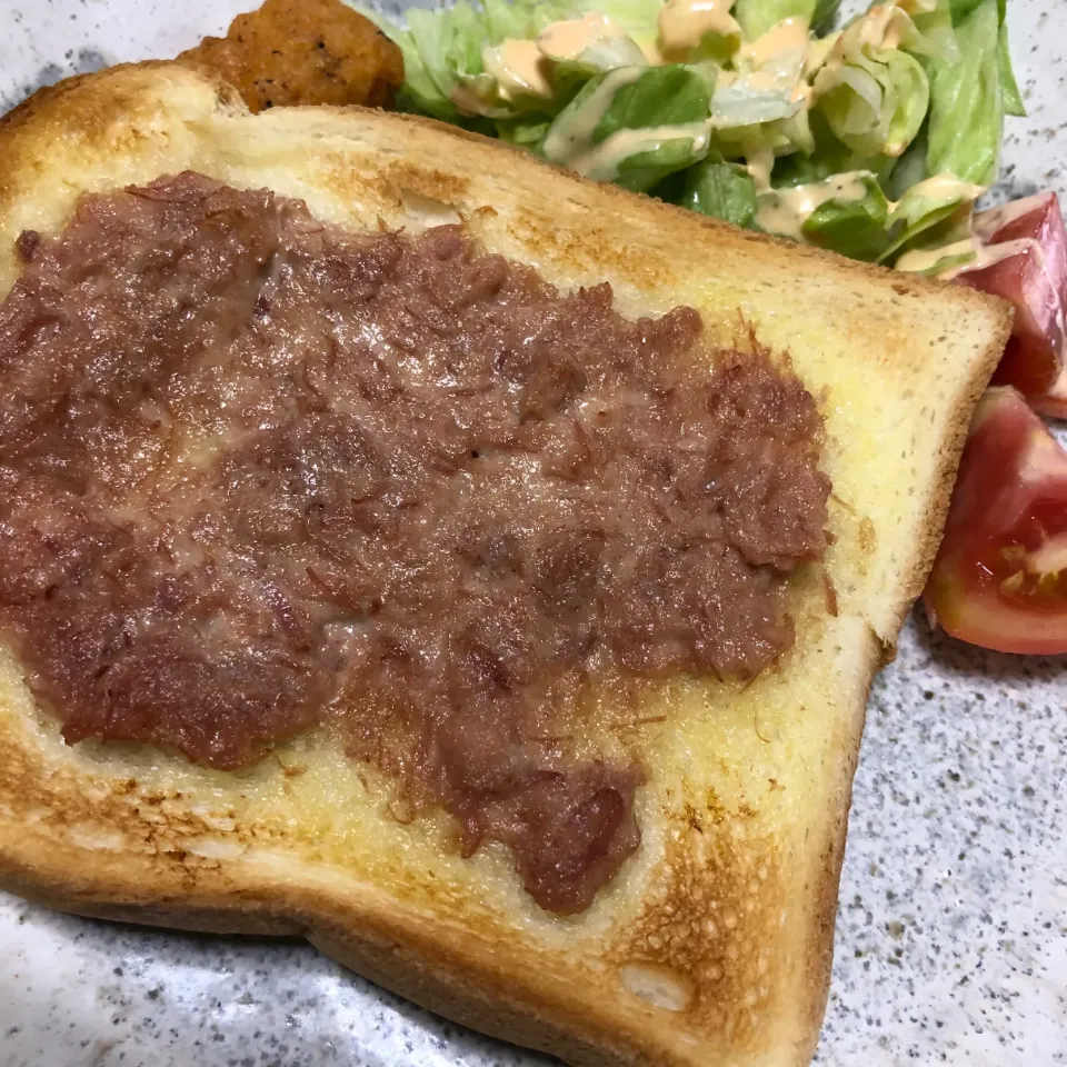 ツナ&コーンビーフのトースト🍞でおはようございます🥪|kazzz3さん