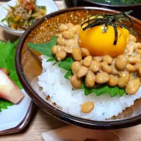 Snapdishの料理写真:冷凍玉子の納豆ご飯|あいのんさん