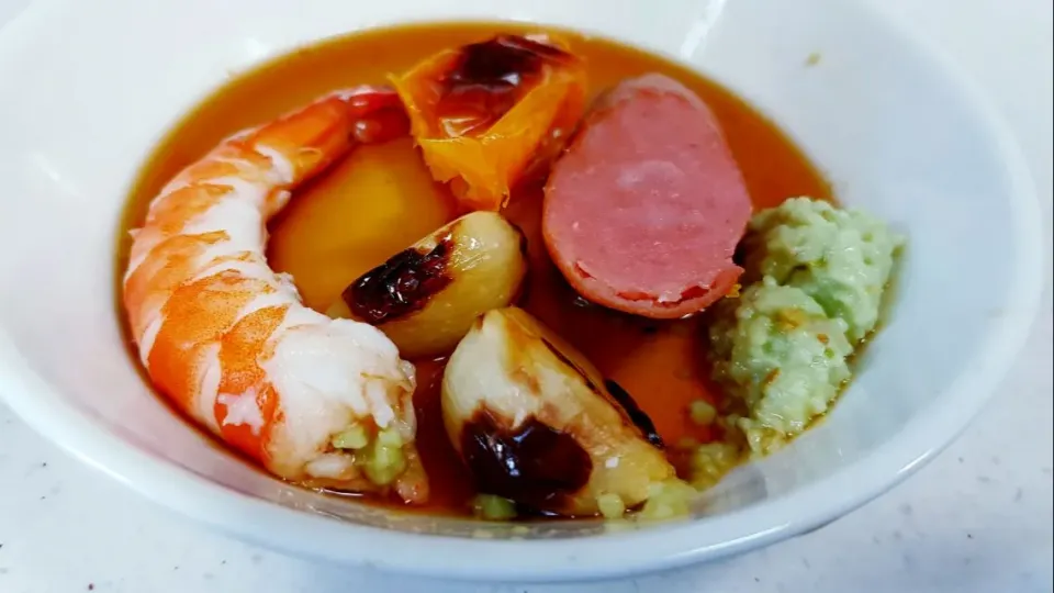 Snapdishの料理写真:roast shrimp and sausage over coarse salt|steven z.y.さん