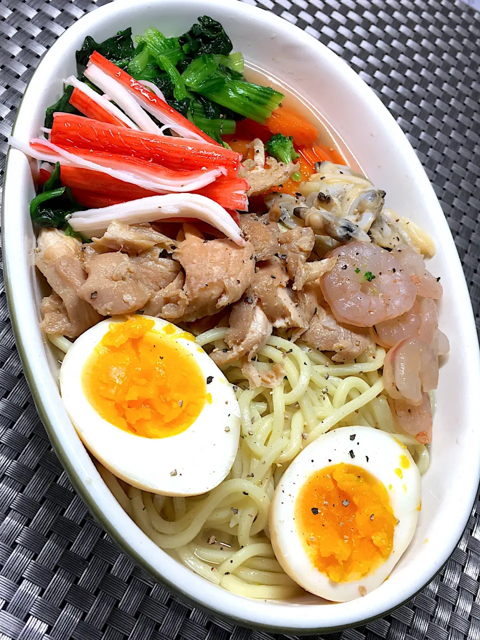 鶏塩冷やしラーメン|すくらんぶるえっぐさん