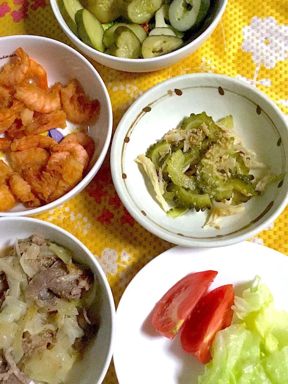 豚タンの塩焼き　サラダ🥗　海老🦐の唐揚げ　ゴーヤの酢漬け　糠漬け|掛谷節子さん