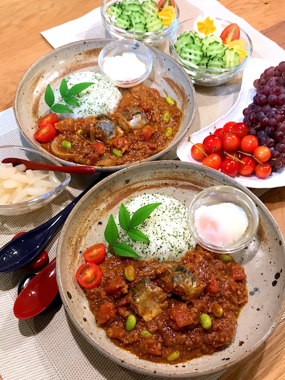 さば缶とトマト🍅の夏カレー(温玉添え)|yukinnkoさん